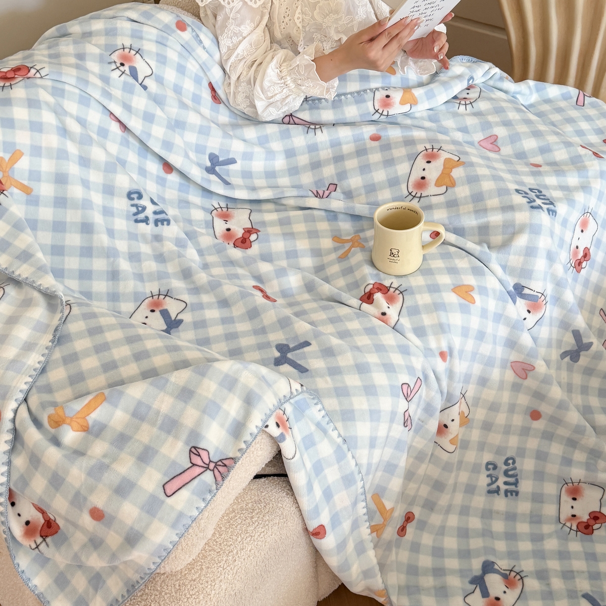 91家纺网 家纺一手货源 找家纺 澳萝拉 2025新款230g高克重全工艺牛奶绒三角针毛毯四季毯休闲毯毯子（稳定供货 不缺货） 蓝格猫咪