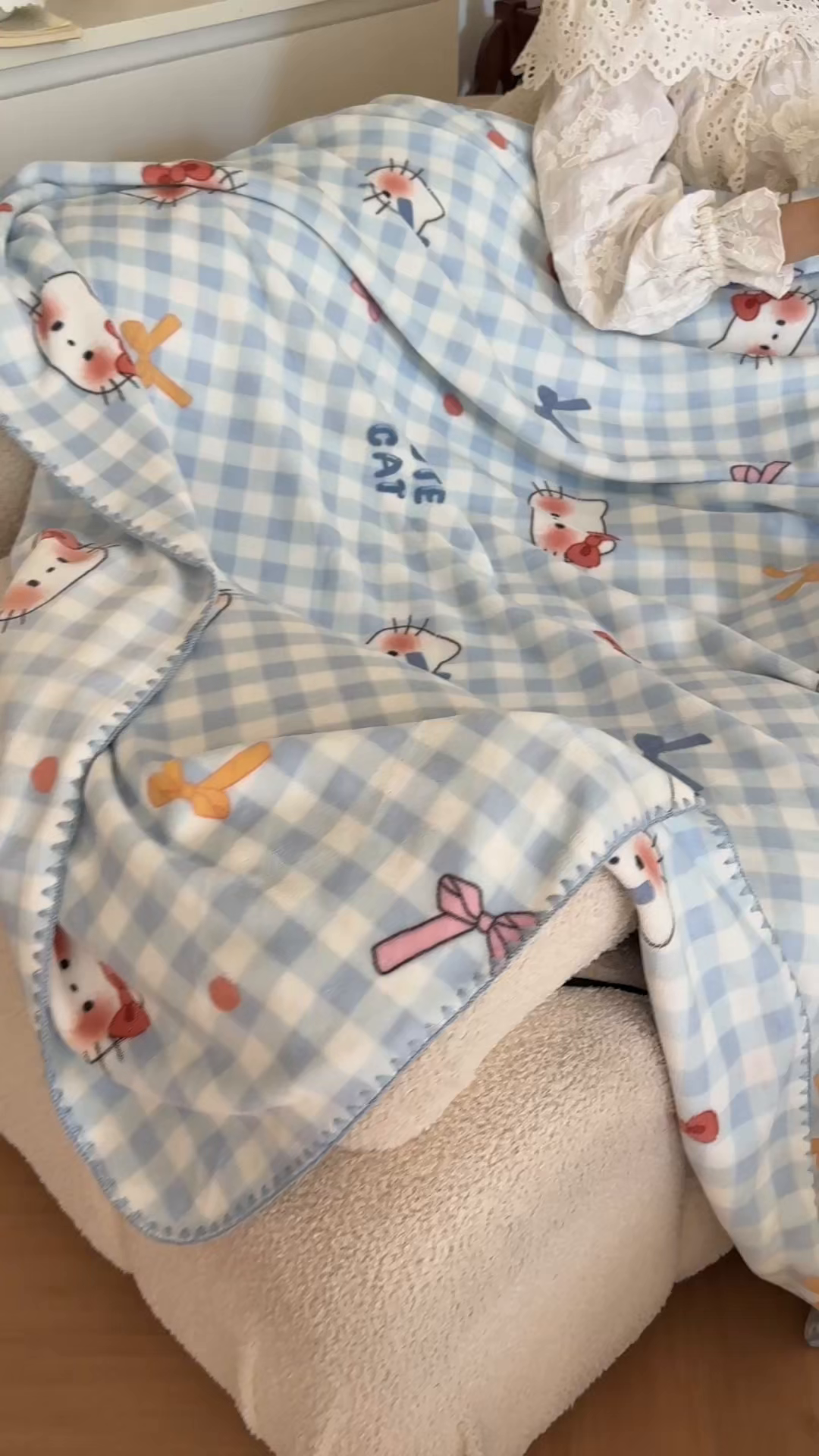 91家纺网 家纺一手货源 找家纺 澳萝拉 2025新款230g高克重全工艺牛奶绒三角针毛毯四季毯休闲毯毯子（稳定供货 不缺货） 蓝格猫咪