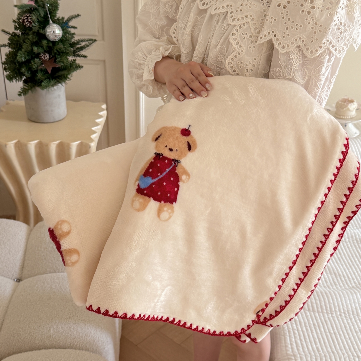 91家纺网 家纺一手货源 找家纺 澳萝拉 2025新款230g高克重全工艺牛奶绒三角针毛毯四季毯休闲毯毯子（稳定供货 不缺货） 苹果小熊