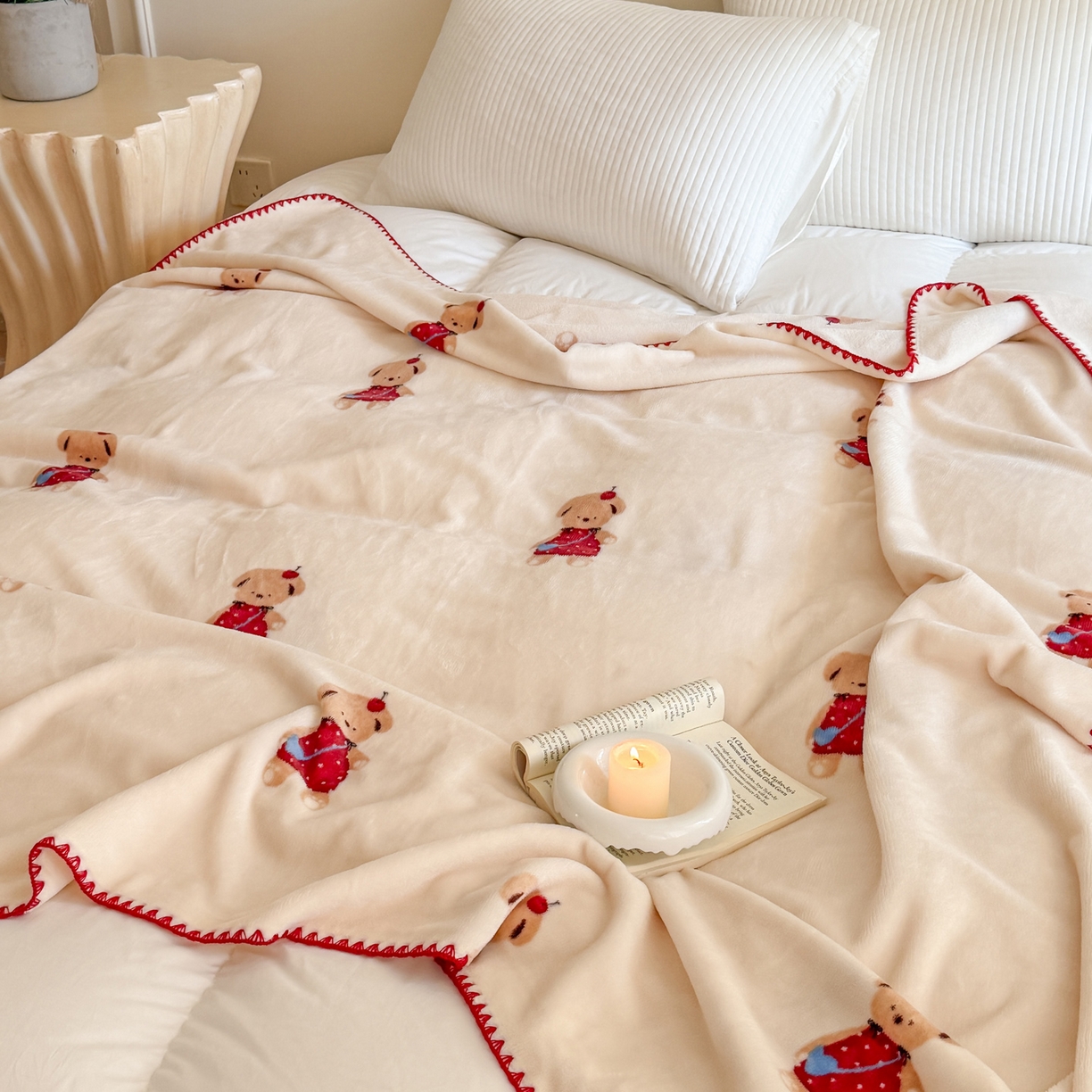 91家纺网 家纺一手货源 找家纺 澳萝拉 2025新款230g高克重全工艺牛奶绒三角针毛毯四季毯休闲毯毯子（稳定供货 不缺货） 苹果小熊