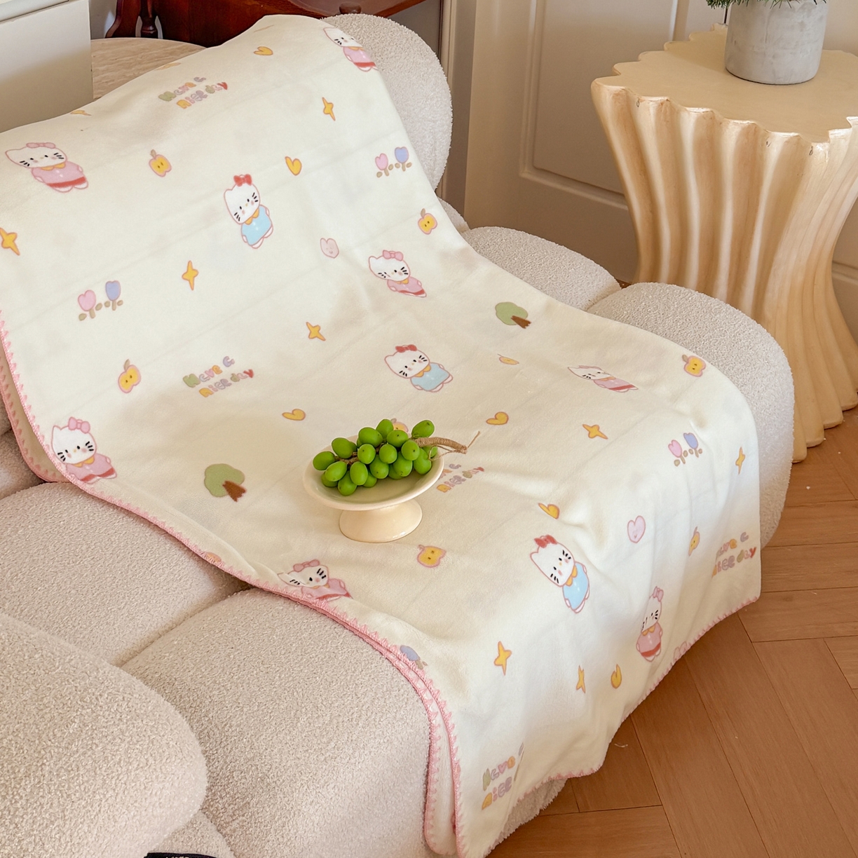 91家纺网 家纺一手货源 找家纺 澳萝拉 2025新款230g高克重全工艺牛奶绒三角针毛毯四季毯休闲毯毯子（稳定供货 不缺货） 童趣嘟嘟猫