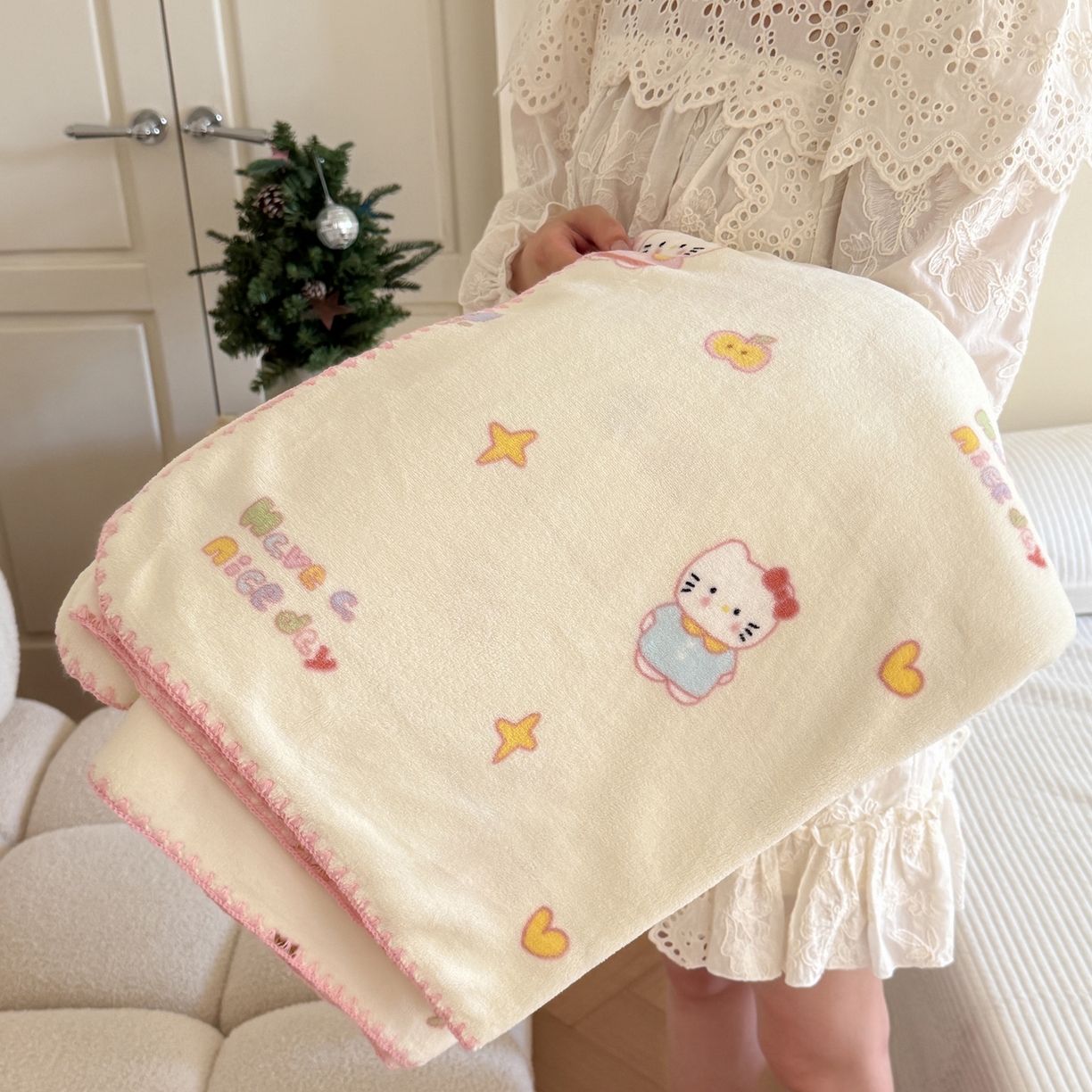 91家纺网 家纺一手货源 找家纺 澳萝拉 2025新款230g高克重全工艺牛奶绒三角针毛毯四季毯休闲毯毯子（稳定供货 不缺货） 童趣嘟嘟猫