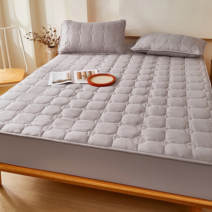 91家纺网 家纺一手货源 找家纺 瑞兴纺 2025年新款亲肤夹棉床笠床裙 床笠款：幸运格-高级灰