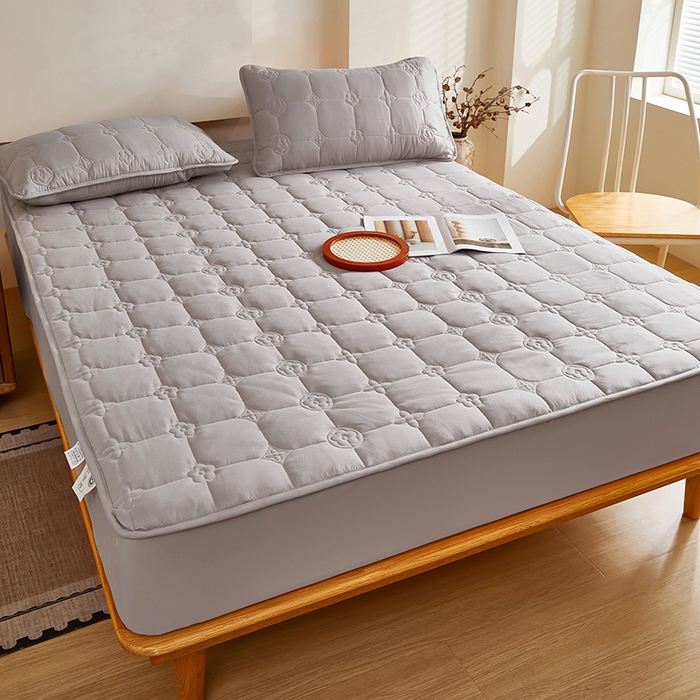 91家纺网 家纺一手货源 找家纺 瑞兴纺 2025年新款亲肤夹棉床笠床裙 床笠款：幸运格-高级灰