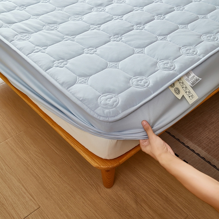 91家纺网 家纺一手货源 找家纺 瑞兴纺 2025年新款亲肤夹棉床笠床裙 床笠款：幸运格-海洋蓝