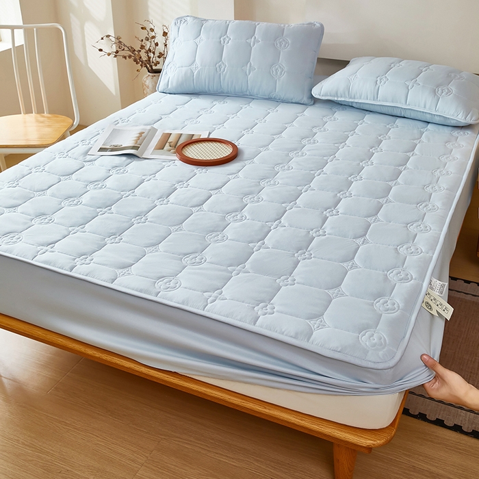 91家纺网 家纺一手货源 找家纺 瑞兴纺 2025年新款亲肤夹棉床笠床裙 床笠款：幸运格-海洋蓝