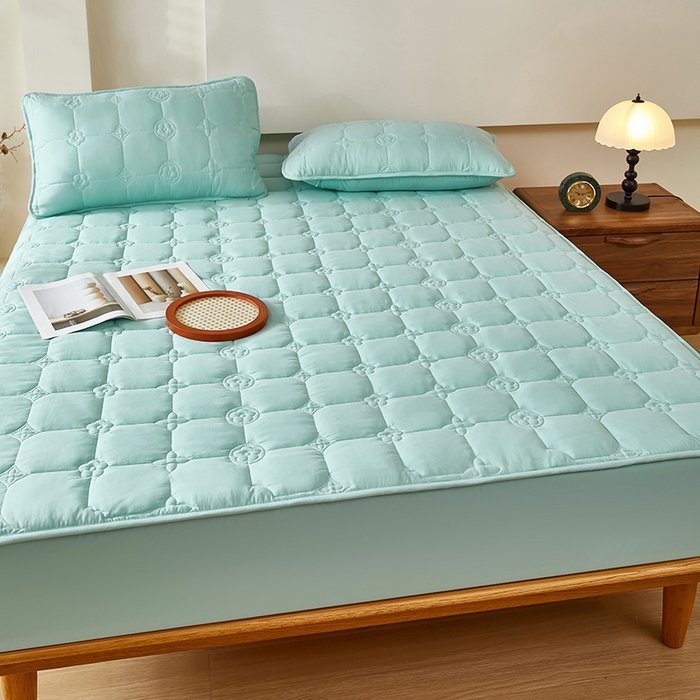 91家纺网 家纺一手货源 找家纺 瑞兴纺 2025年新款亲肤夹棉床笠床裙 床笠款：幸运格-梦兰