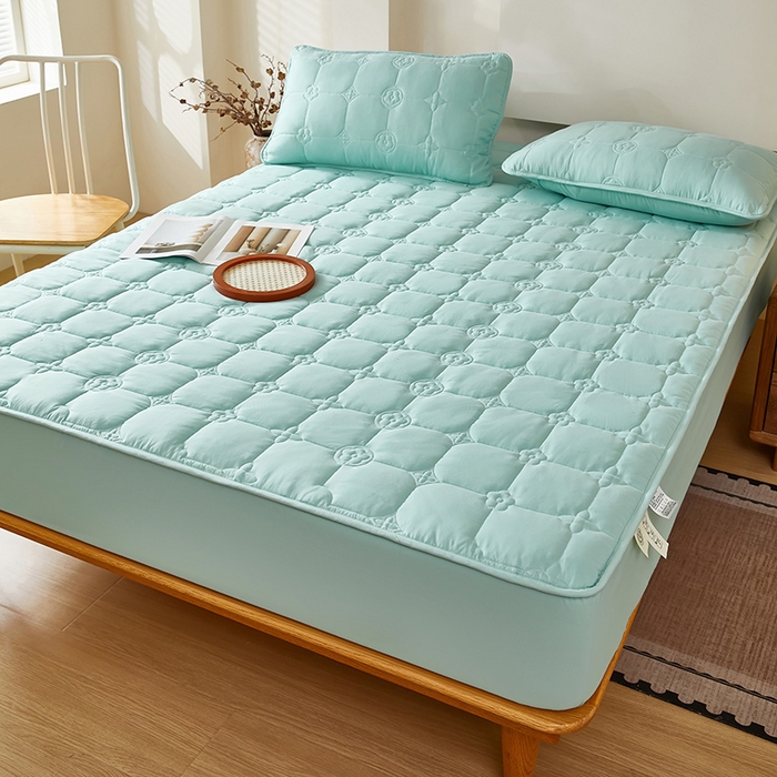 91家纺网 家纺一手货源 找家纺 瑞兴纺 2025年新款亲肤夹棉床笠床裙 床笠款：幸运格-梦兰