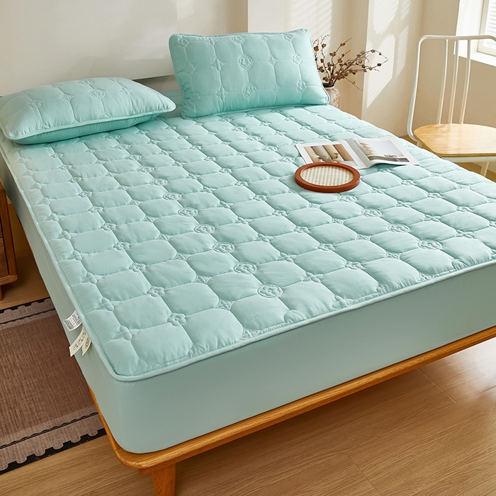 91家纺网 家纺一手货源 找家纺 瑞兴纺 2025年新款亲肤夹棉床笠床裙 床笠款：幸运格-梦兰