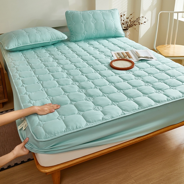 91家纺网 家纺一手货源 找家纺 瑞兴纺 2025年新款亲肤夹棉床笠床裙 床笠款：幸运格-梦兰