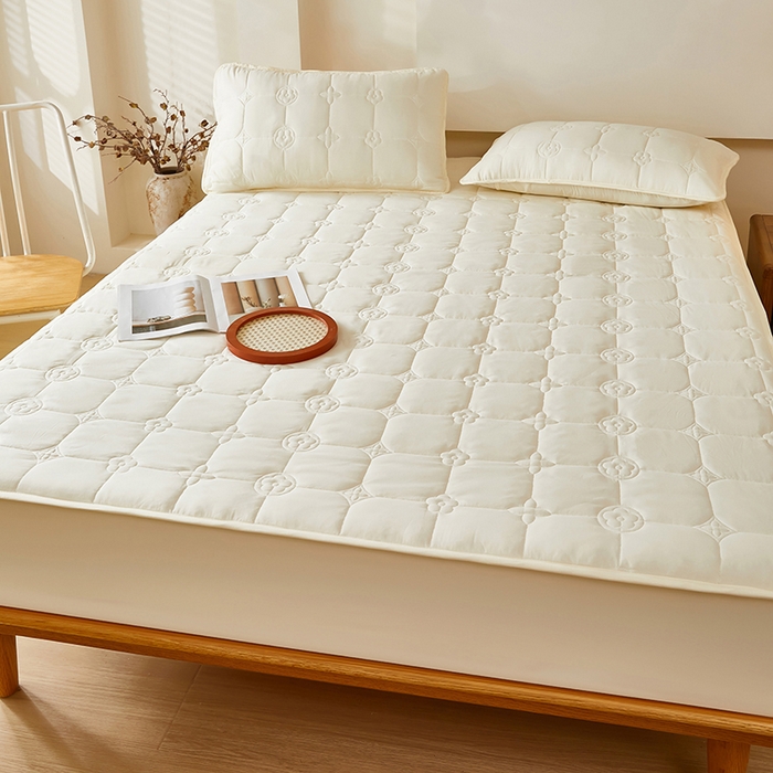 91家纺网 家纺一手货源 找家纺 瑞兴纺 2025年新款亲肤夹棉床笠床裙 床笠款：幸运格-米白