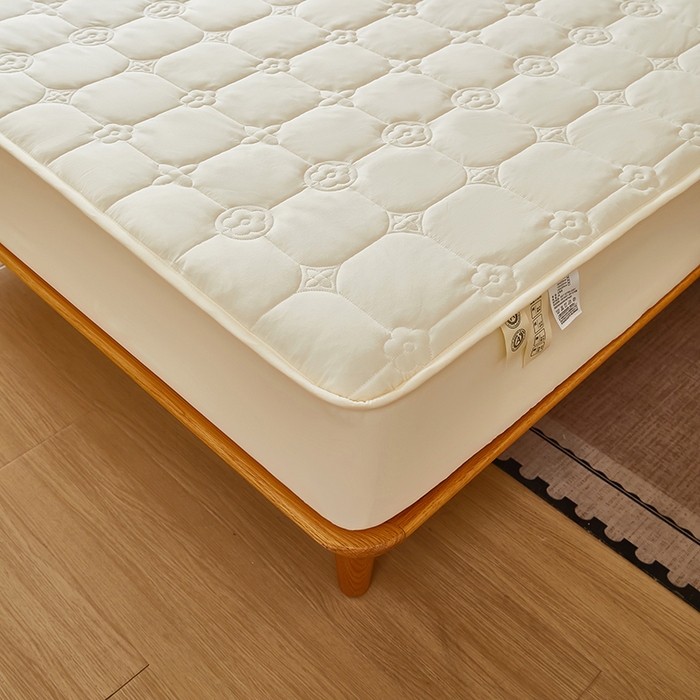 91家纺网 家纺一手货源 找家纺 瑞兴纺 2025年新款亲肤夹棉床笠床裙 床笠款：幸运格-米白