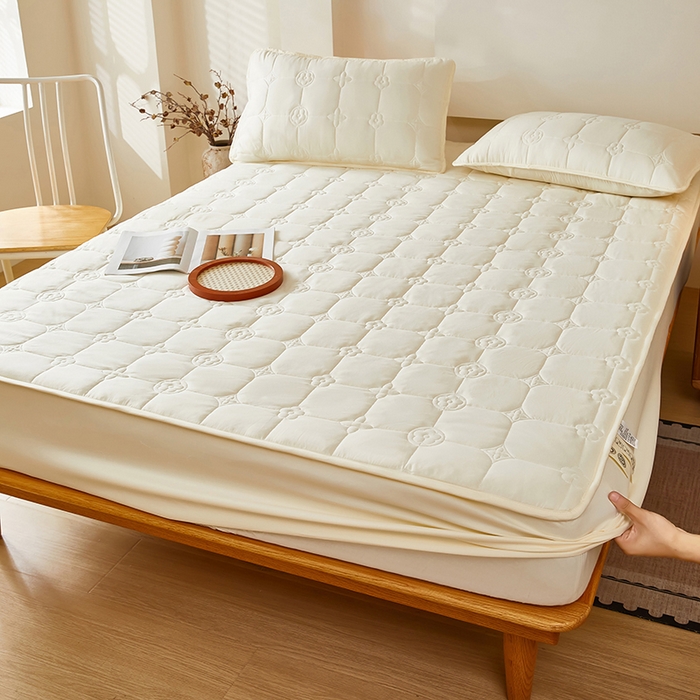 91家纺网 家纺一手货源 找家纺 瑞兴纺 2025年新款亲肤夹棉床笠床裙 床笠款：幸运格-米白