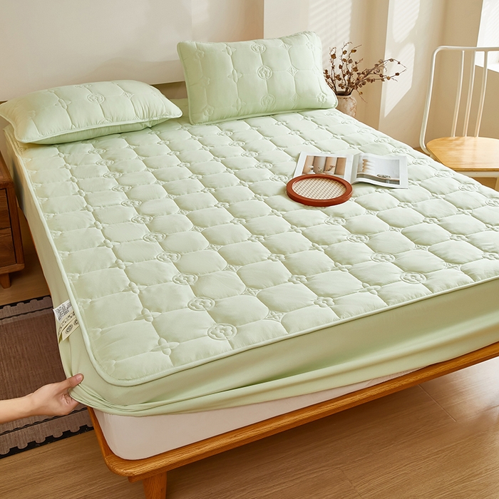 91家纺网 家纺一手货源 找家纺 瑞兴纺 2025年新款亲肤夹棉床笠床裙 床笠款：幸运格-抹茶绿