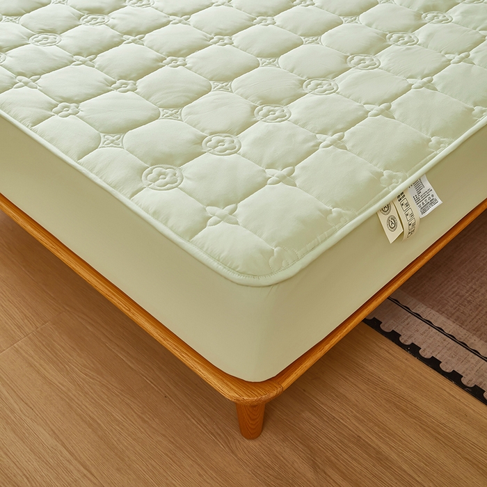 91家纺网 家纺一手货源 找家纺 瑞兴纺 2025年新款亲肤夹棉床笠床裙 床笠款：幸运格-抹茶绿