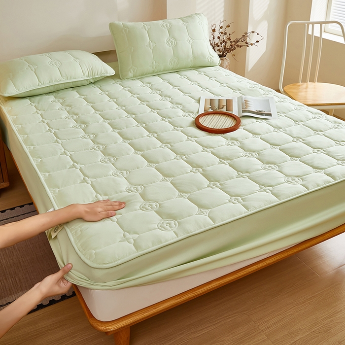 91家纺网 家纺一手货源 找家纺 瑞兴纺 2025年新款亲肤夹棉床笠床裙 床笠款：幸运格-抹茶绿