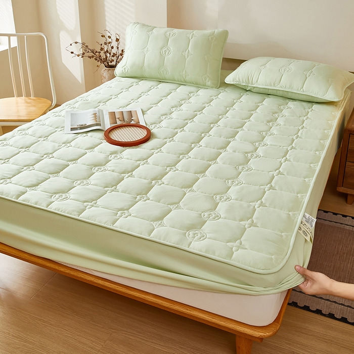 91家纺网 家纺一手货源 找家纺 瑞兴纺 2025年新款亲肤夹棉床笠床裙 床笠款：幸运格-抹茶绿