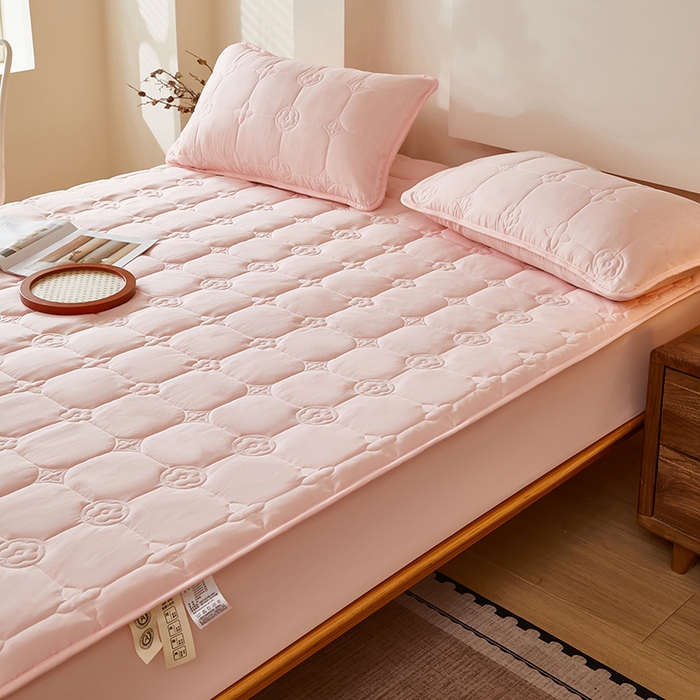 91家纺网 家纺一手货源 找家纺 瑞兴纺 2025年新款亲肤夹棉床笠床裙 床笠款：幸运格-雅典玉