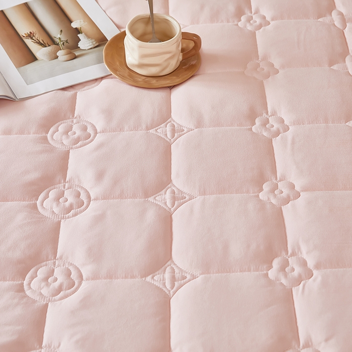 91家纺网 家纺一手货源 找家纺 瑞兴纺 2025年新款亲肤夹棉床笠床裙 床笠款：幸运格-雅典玉