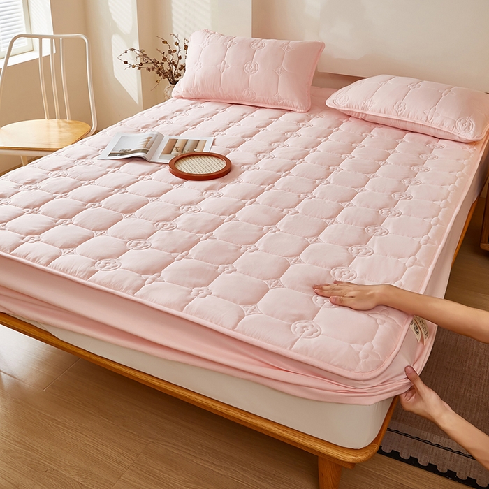 91家纺网 家纺一手货源 找家纺 瑞兴纺 2025年新款亲肤夹棉床笠床裙 床笠款：幸运格-雅典玉