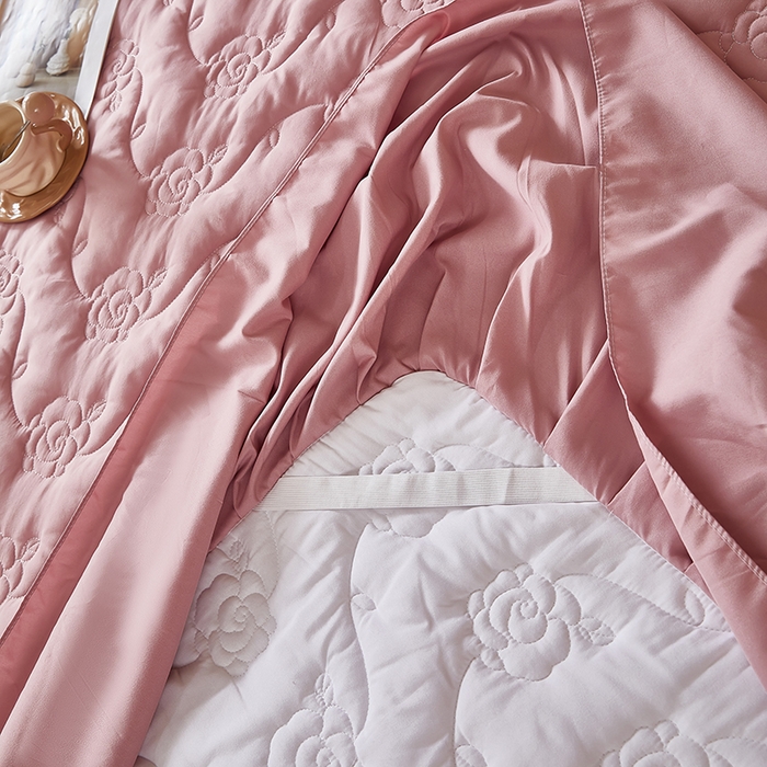 91家纺网 家纺一手货源 找家纺 瑞兴纺 2025年新款亲肤夹棉床笠床裙 床裙花边款：繁花-豆沙粉