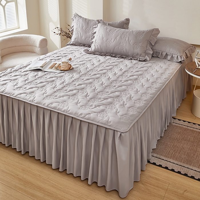 91家纺网 家纺一手货源 找家纺 瑞兴纺 2025年新款亲肤夹棉床笠床裙 床裙花边款：繁花-高级灰