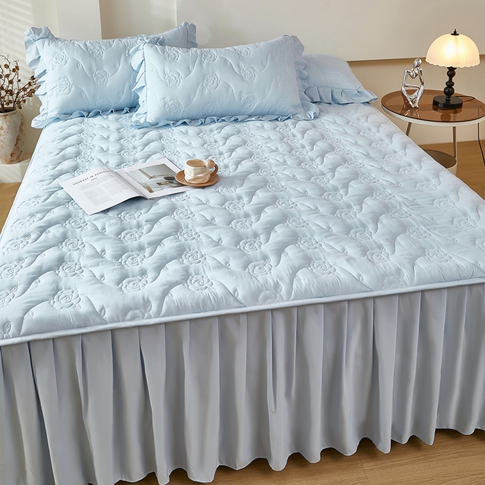 91家纺网 家纺一手货源 找家纺 瑞兴纺 2025年新款亲肤夹棉床笠床裙 床裙花边款：繁花-海洋蓝