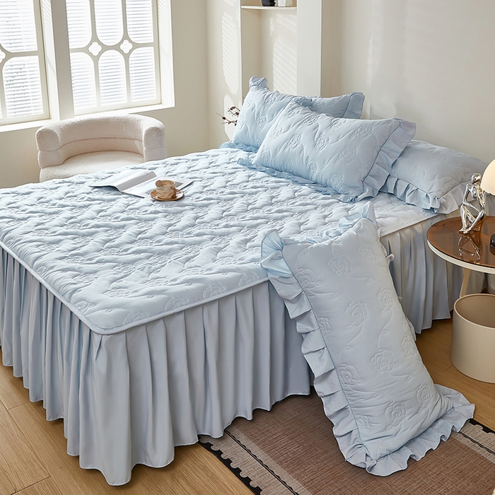 91家纺网 家纺一手货源 找家纺 瑞兴纺 2025年新款亲肤夹棉床笠床裙 床裙花边款：繁花-海洋蓝