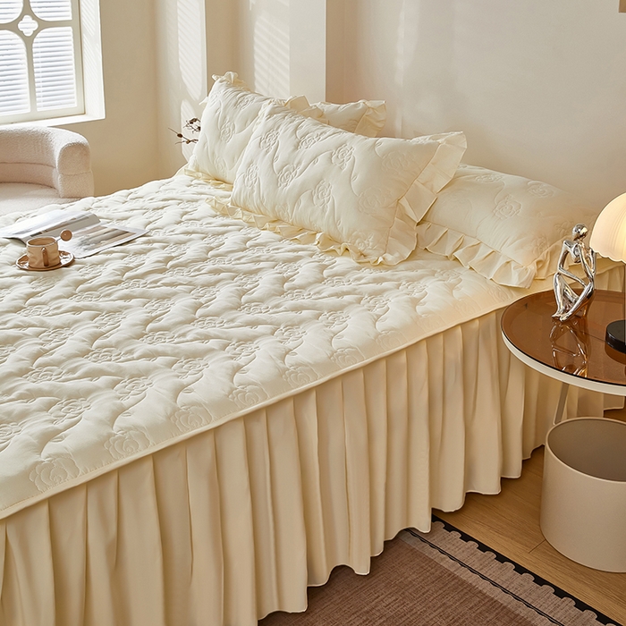 91家纺网 家纺一手货源 找家纺 瑞兴纺 2025年新款亲肤夹棉床笠床裙 床裙花边款：繁花-米白