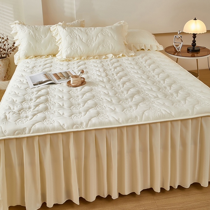 91家纺网 家纺一手货源 找家纺 瑞兴纺 2025年新款亲肤夹棉床笠床裙 床裙花边款：繁花-米白