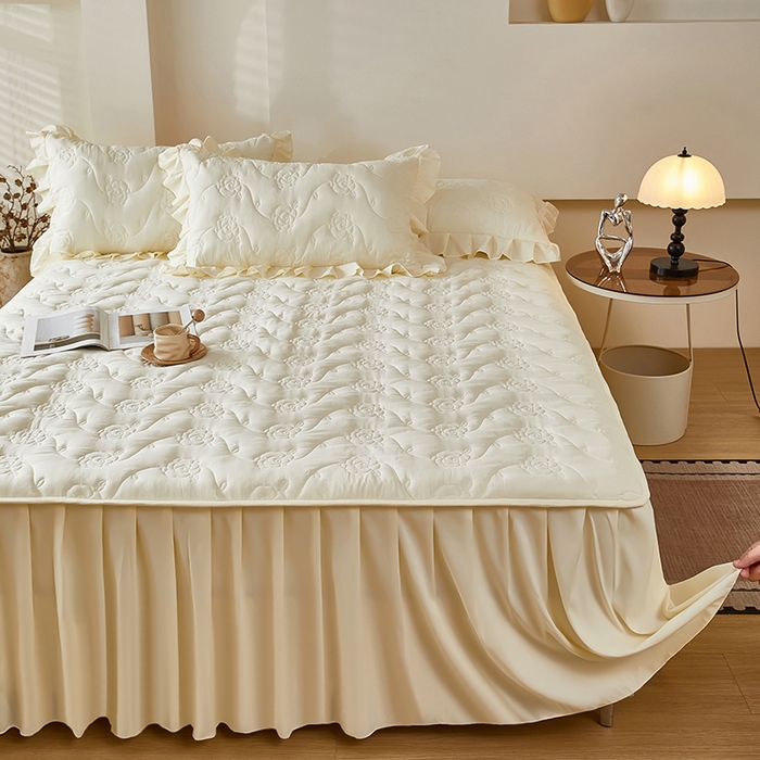 91家纺网 家纺一手货源 找家纺 瑞兴纺 2025年新款亲肤夹棉床笠床裙 床裙花边款：繁花-米白