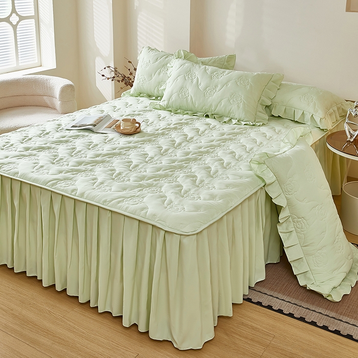 91家纺网 家纺一手货源 找家纺 瑞兴纺 2025年新款亲肤夹棉床笠床裙 床裙花边款：繁花-抹茶绿