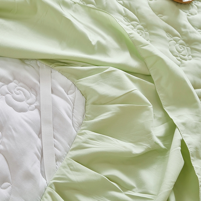 91家纺网 家纺一手货源 找家纺 瑞兴纺 2025年新款亲肤夹棉床笠床裙 床裙花边款：繁花-抹茶绿