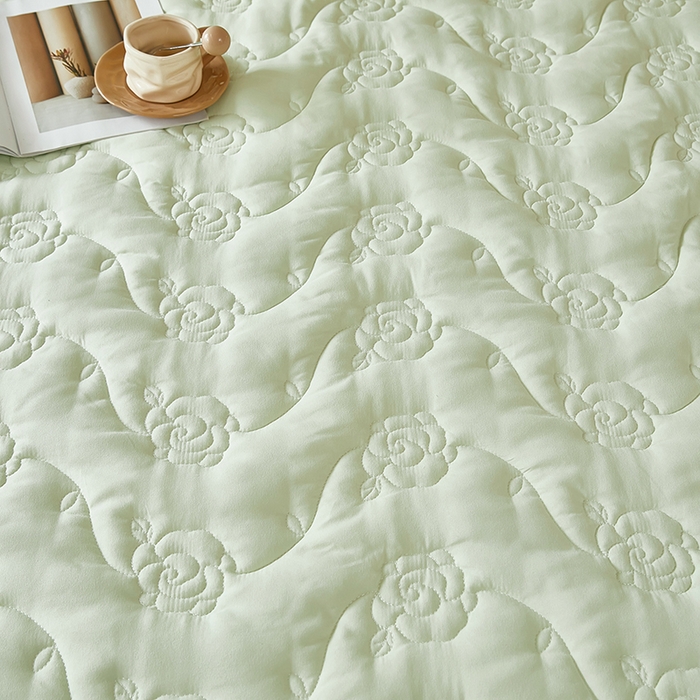 91家纺网 家纺一手货源 找家纺 瑞兴纺 2025年新款亲肤夹棉床笠床裙 床裙花边款：繁花-抹茶绿