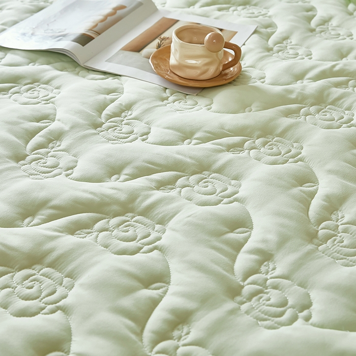 91家纺网 家纺一手货源 找家纺 瑞兴纺 2025年新款亲肤夹棉床笠床裙 床裙花边款：繁花-抹茶绿