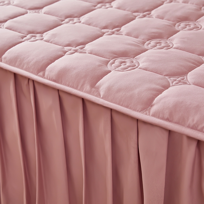 91家纺网 家纺一手货源 找家纺 瑞兴纺 2025年新款亲肤夹棉床笠床裙 床裙花边款：幸运格-豆沙粉