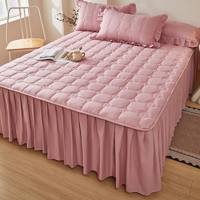 91家纺网 家纺一手货源 找家纺 瑞兴纺 2025年新款亲肤夹棉床笠床裙 床裙花边款：幸运格-豆沙粉