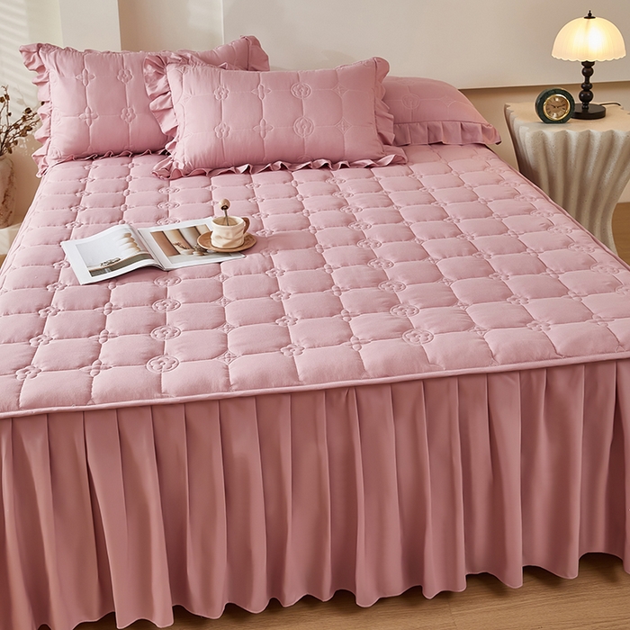 91家纺网 家纺一手货源 找家纺 瑞兴纺 2025年新款亲肤夹棉床笠床裙 床裙花边款：幸运格-豆沙粉