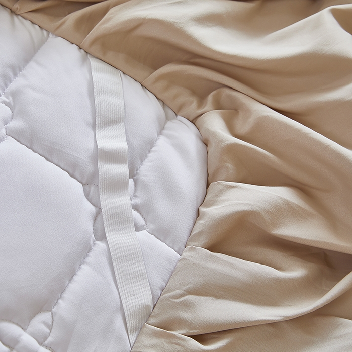 91家纺网 家纺一手货源 找家纺 瑞兴纺 2025年新款亲肤夹棉床笠床裙 床裙花边款：幸运格-卡其色