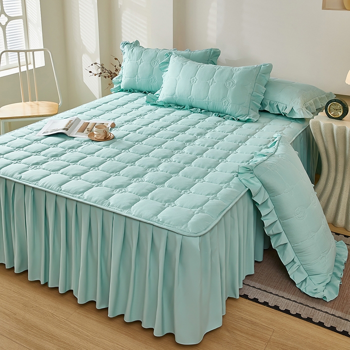 91家纺网 家纺一手货源 找家纺 瑞兴纺 2025年新款亲肤夹棉床笠床裙 床裙花边款：幸运格-梦兰