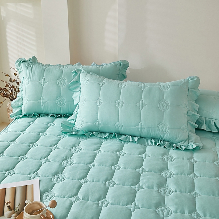 91家纺网 家纺一手货源 找家纺 瑞兴纺 2025年新款亲肤夹棉床笠床裙 床裙花边款：幸运格-梦兰