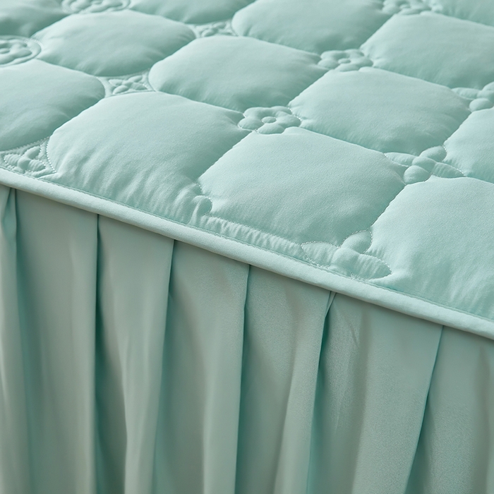 91家纺网 家纺一手货源 找家纺 瑞兴纺 2025年新款亲肤夹棉床笠床裙 床裙花边款：幸运格-梦兰