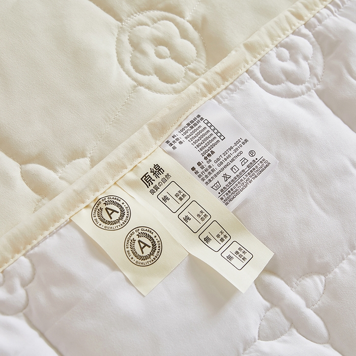 91家纺网 家纺一手货源 找家纺 瑞兴纺 2025年新款亲肤夹棉床笠床裙 床裙花边款：幸运格-米白