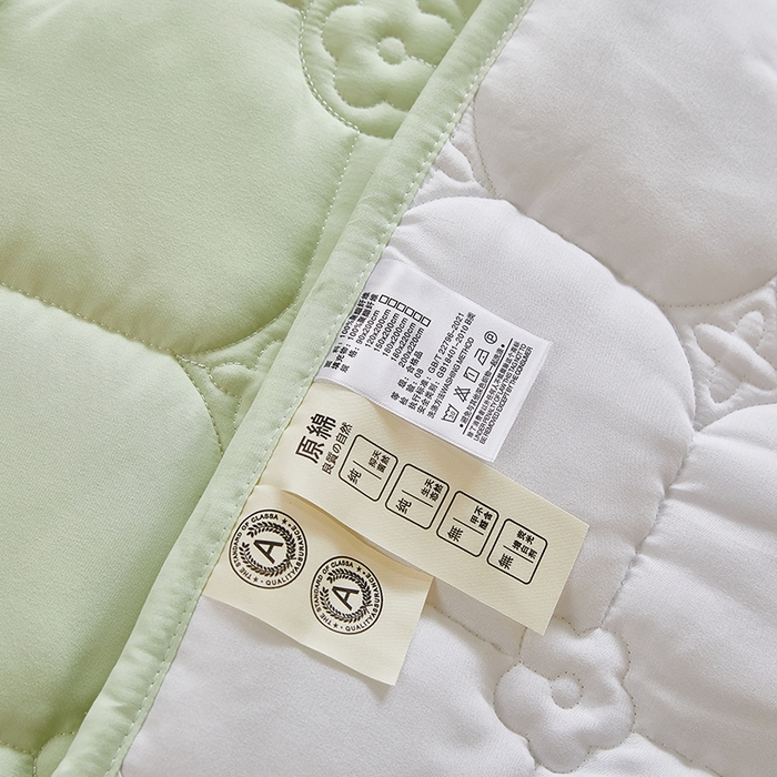 91家纺网 家纺一手货源 找家纺 瑞兴纺 2025年新款亲肤夹棉床笠床裙 床裙花边款：幸运格-抹茶绿