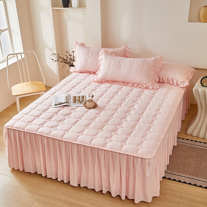 91家纺网 家纺一手货源 找家纺 瑞兴纺 2025年新款亲肤夹棉床笠床裙 床裙花边款：幸运格-雅典玉