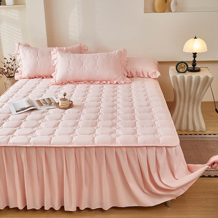 91家纺网 家纺一手货源 找家纺 瑞兴纺 2025年新款亲肤夹棉床笠床裙 床裙花边款：幸运格-雅典玉