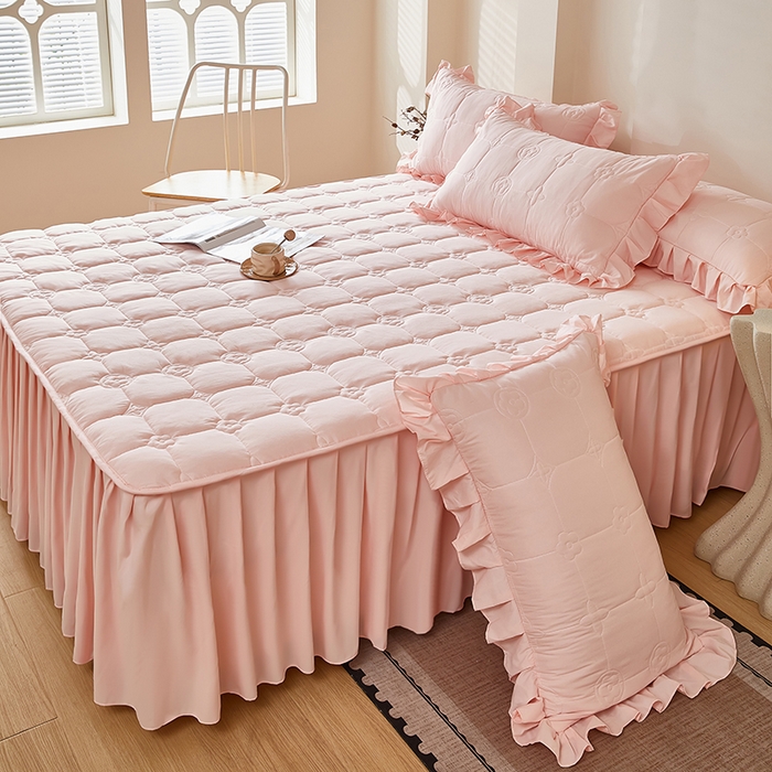 91家纺网 家纺一手货源 找家纺 瑞兴纺 2025年新款亲肤夹棉床笠床裙 床裙花边款：幸运格-雅典玉