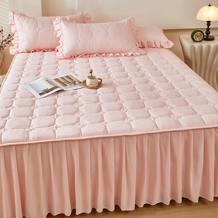 91家纺网 家纺一手货源 找家纺 瑞兴纺 2025年新款亲肤夹棉床笠床裙 床裙花边款：幸运格-雅典玉