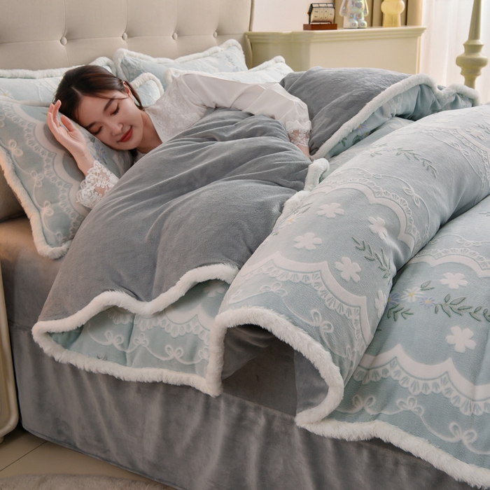 91家纺网 家纺一手货源 找家纺 （总）畅畅家纺 2025新款高克重兔毛大包边立体雕花牛奶绒床单四件套