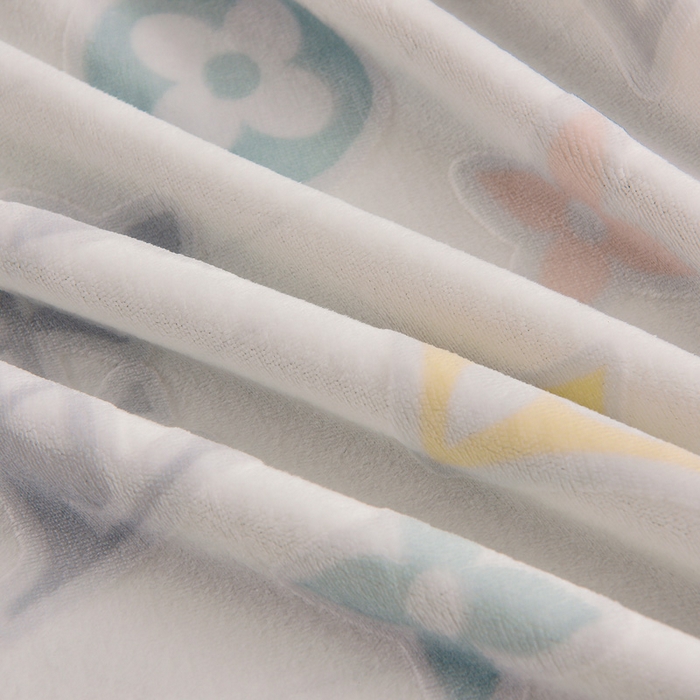 91家纺网 家纺一手货源 找家纺 畅畅家纺 2025新款高克重兔毛大包边立体雕花牛奶绒床单四件套 多彩生活